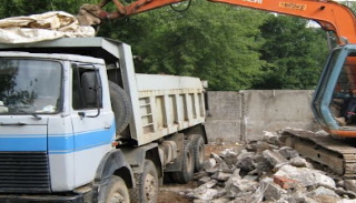 Вывоз строительного мусора с участка в Нововоронеже недорого от 1546 руб. | 2Землекопа-Нвв
